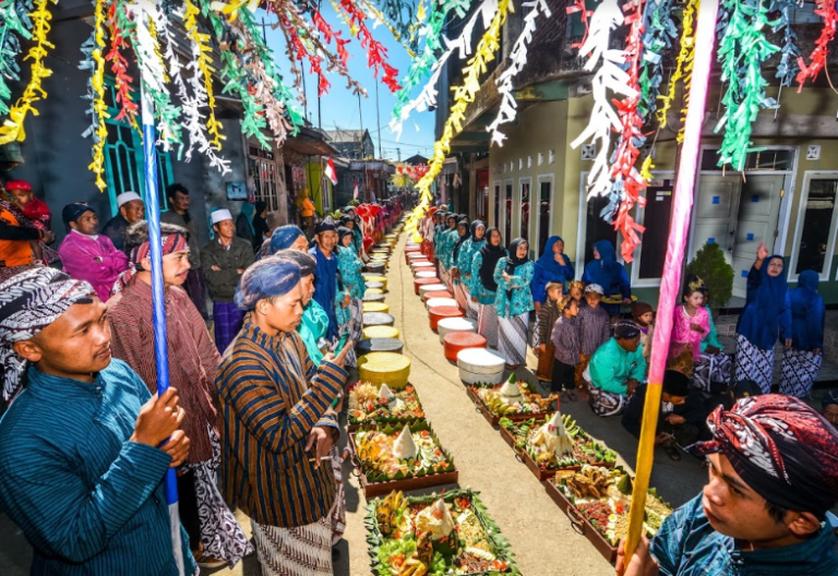 Tradisi Merti Bumi, Simbol Cinta Alam Warga Tunggularum | infobudaya.net